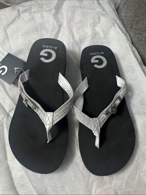 G by Guess Silver Metallic Thong Sandals with Black Footbed